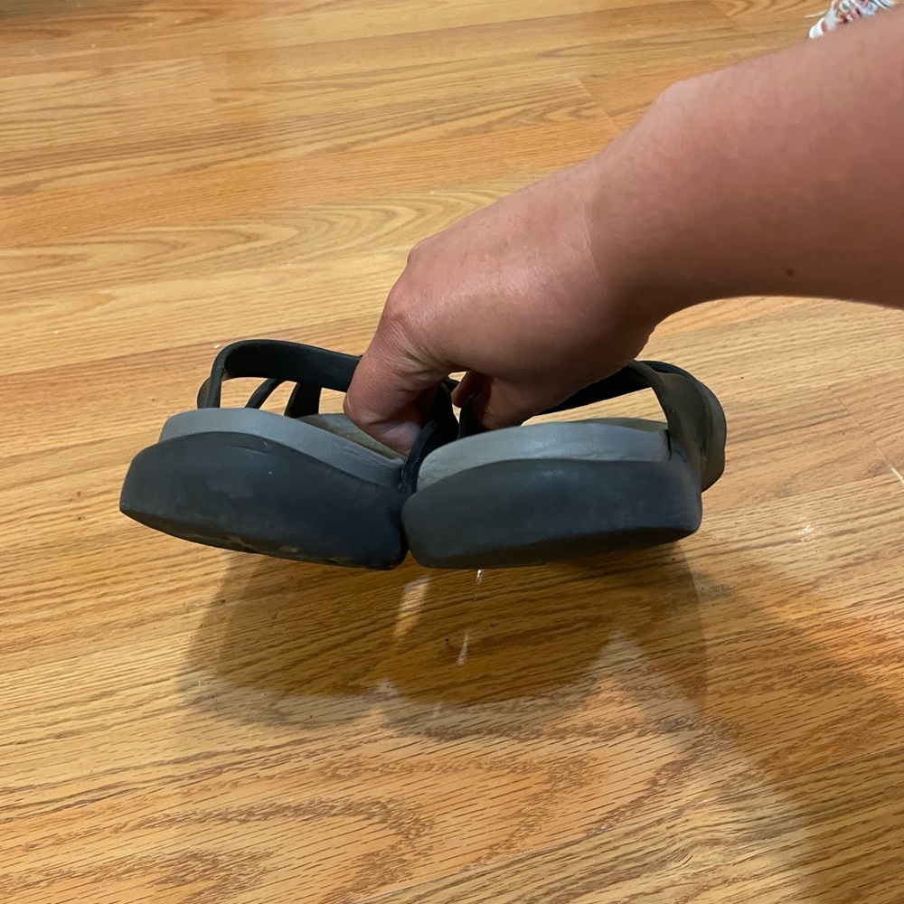 Crocs Stylish Black Women's Sandals - Picture 4 of 6